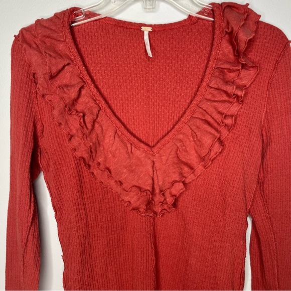 FREE PEOPLE Burnt Orange V Neck Ruffle Thermal Top L - Picture 4 of 4
